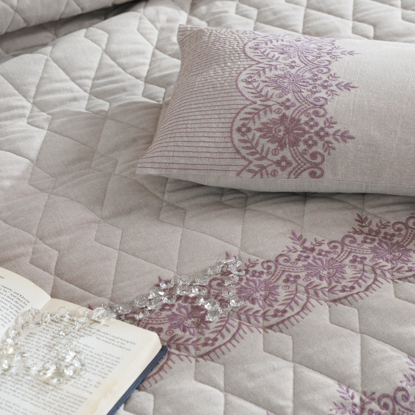 Tarpo Embroidered Bedding Se